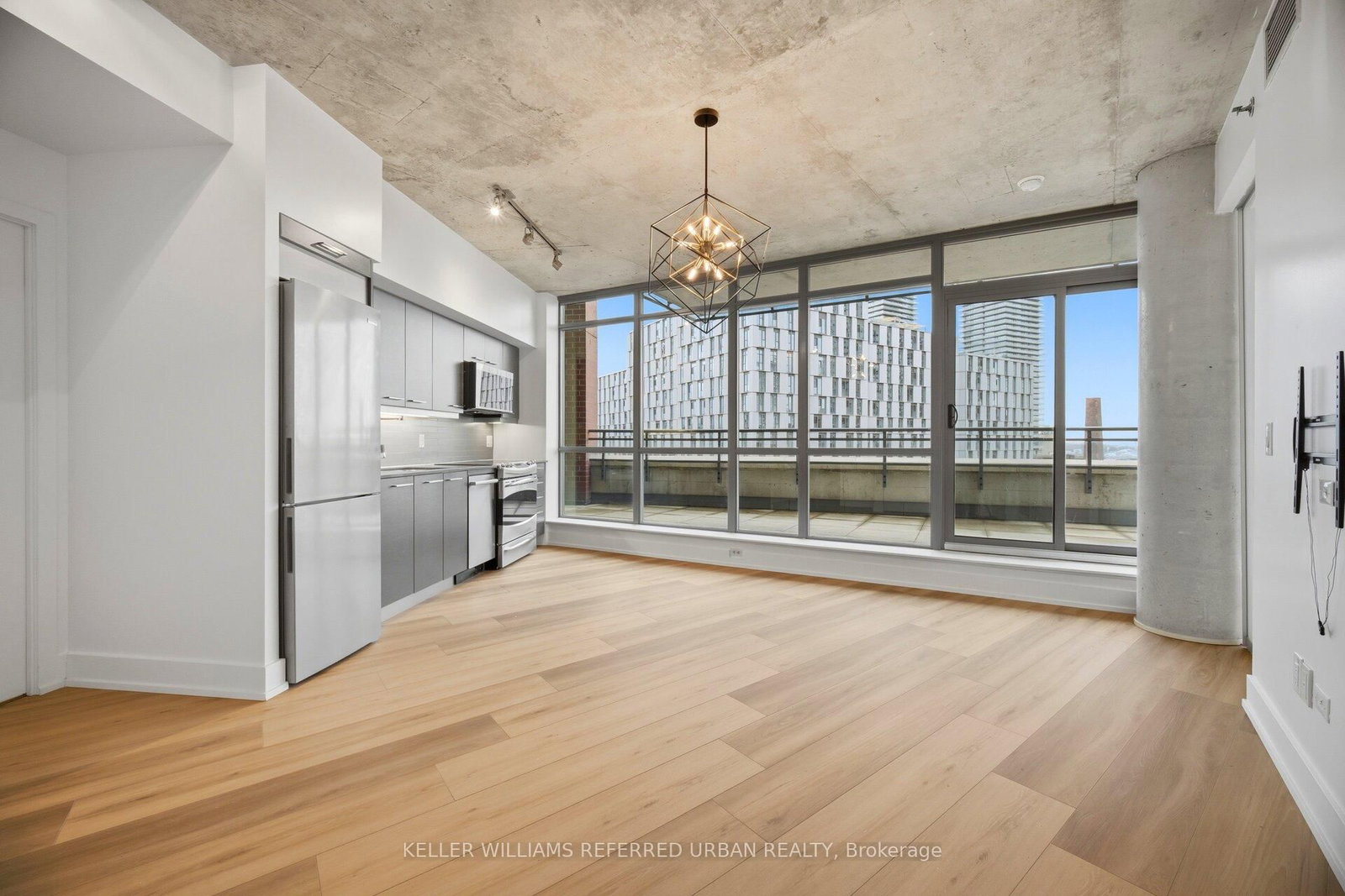 90 Trinity Street, Unit 607 - Photo 23