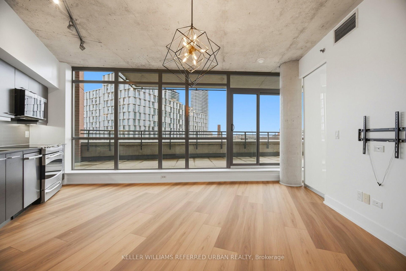 90 Trinity Street, Unit 607 - Photo 24