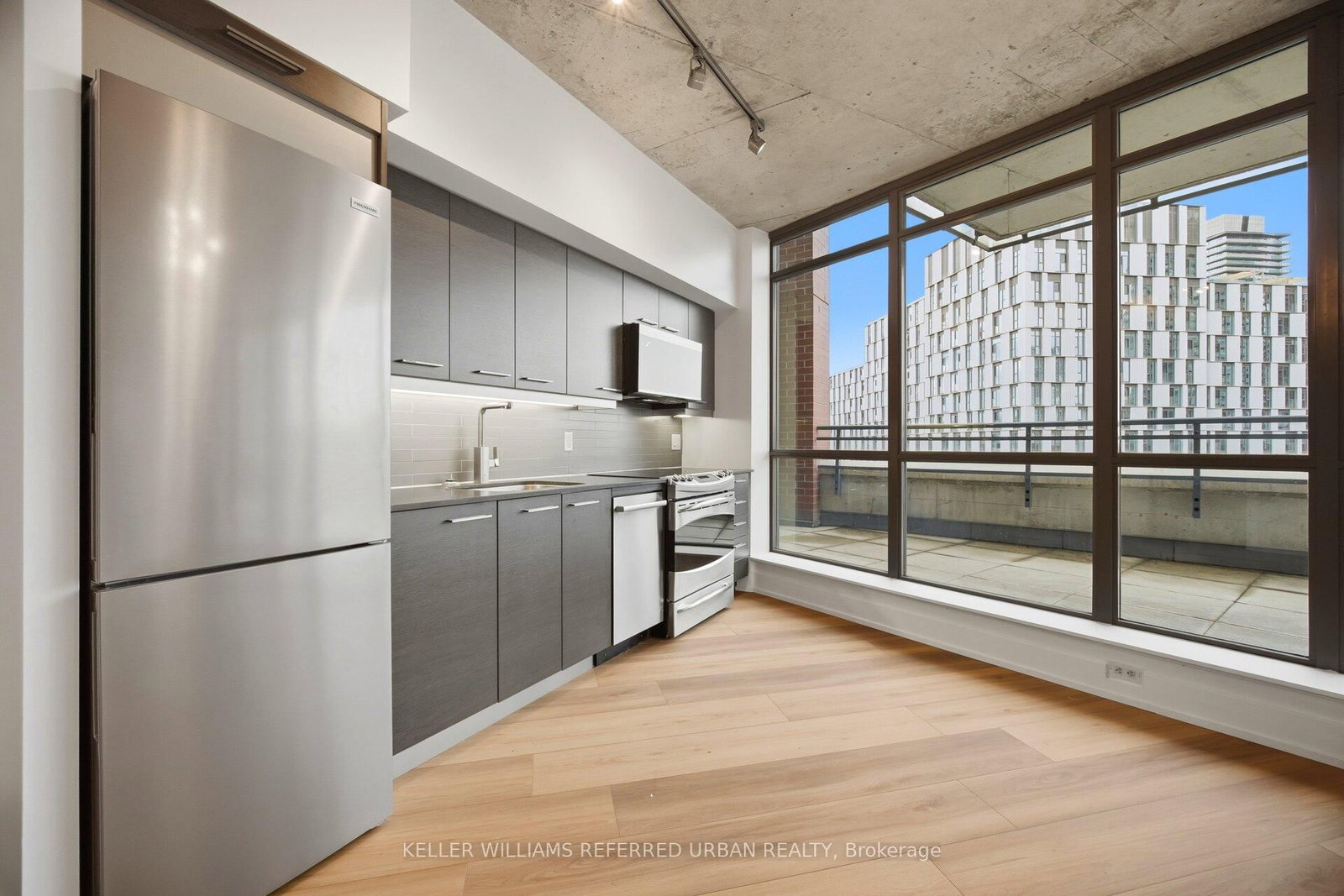 90 Trinity Street, Unit 607 - Photo 26