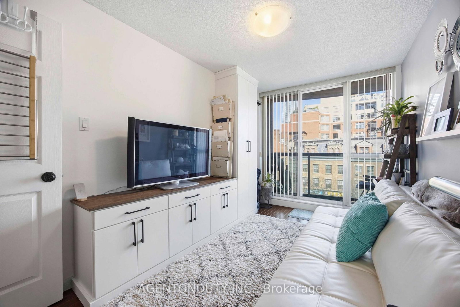 109 Front Street E, Unit 516 - Photo 24