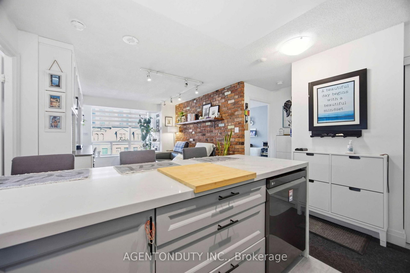 109 Front Street E, Unit 516 - Photo 8