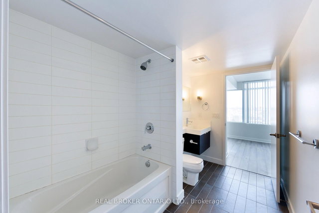 2716 - 25 Telegram Mews