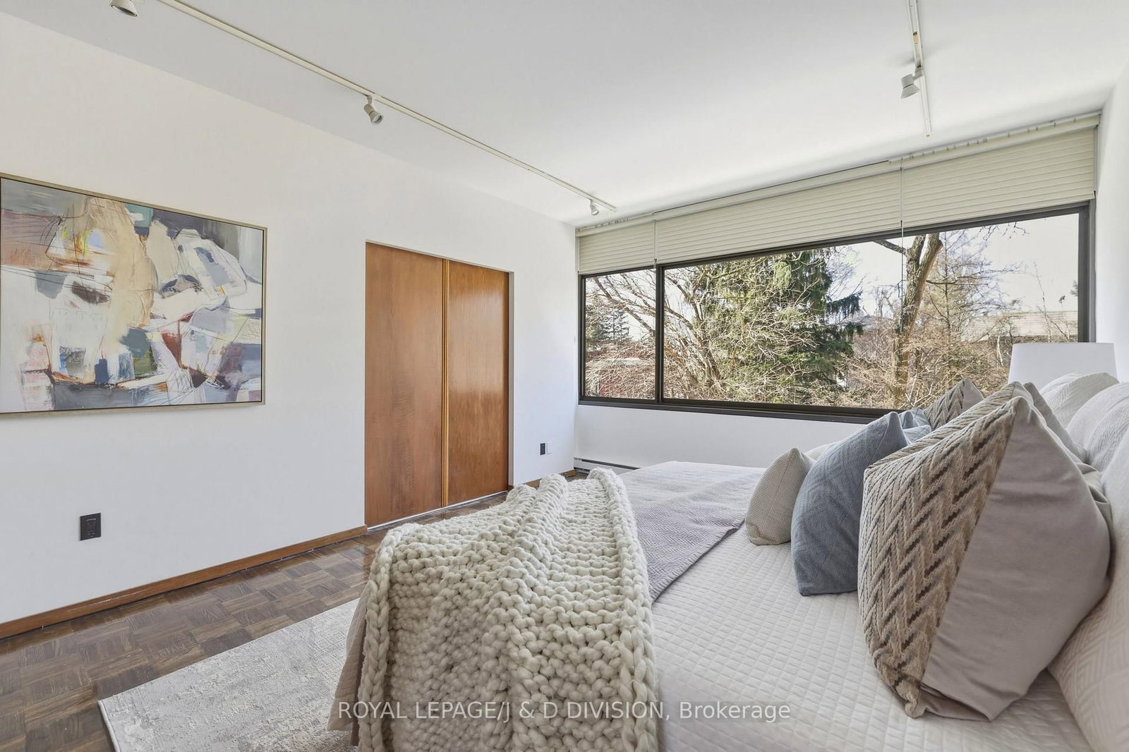 150 Heath Street W, Unit 203 - Photo 16