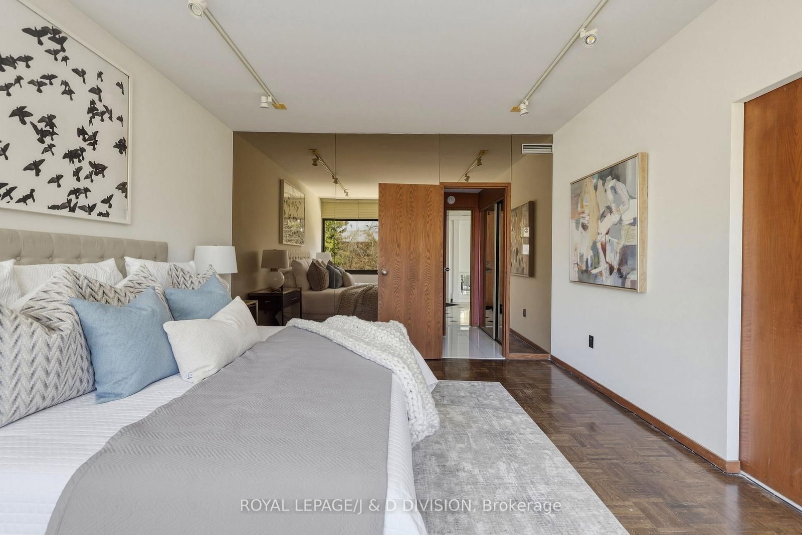 150 Heath Street W, Unit 203 - Photo 17