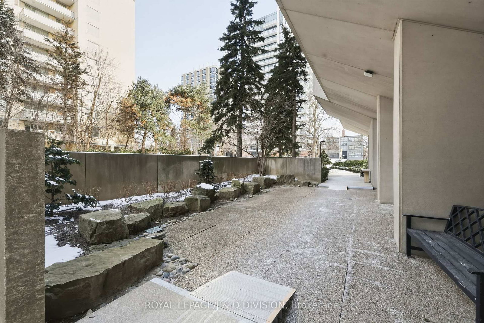 150 Heath Street W, Unit 203 - Photo 38