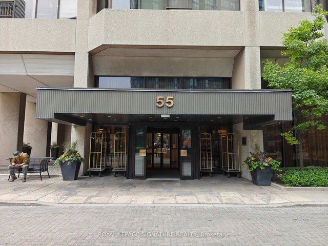 512 - 55 Harbour Square
