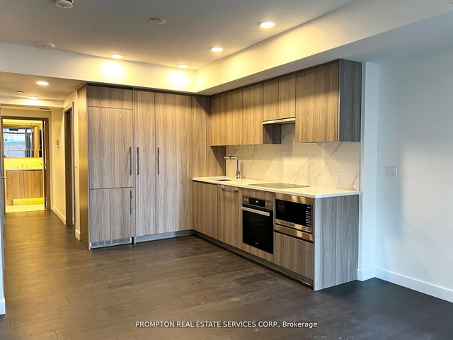 906 - 38 Widmer Street