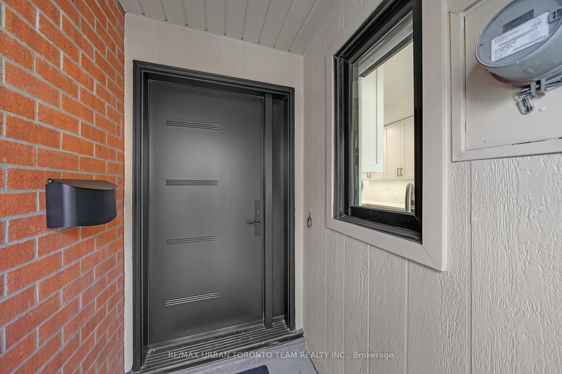 5 Wascana Ave, Toronto, M5A 1V6 | Image 3