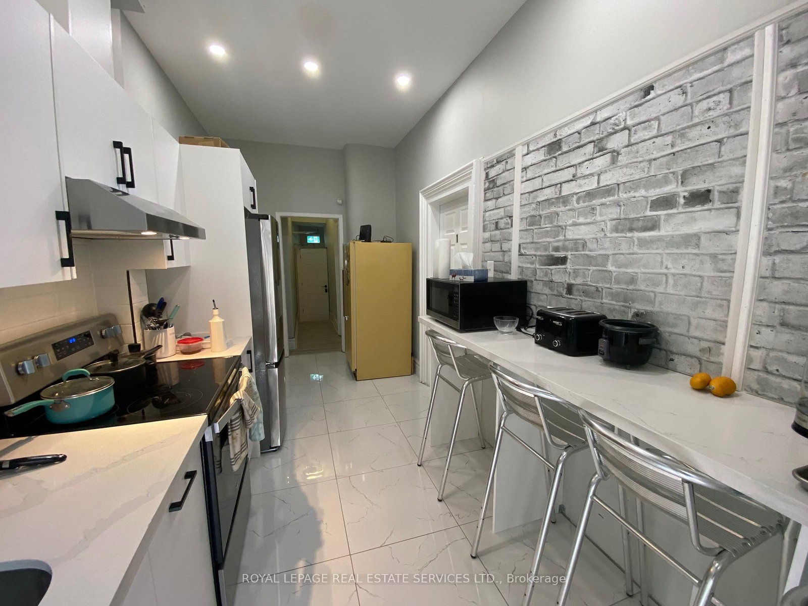 206 Carlton Street, Unit 203 - Photo 5