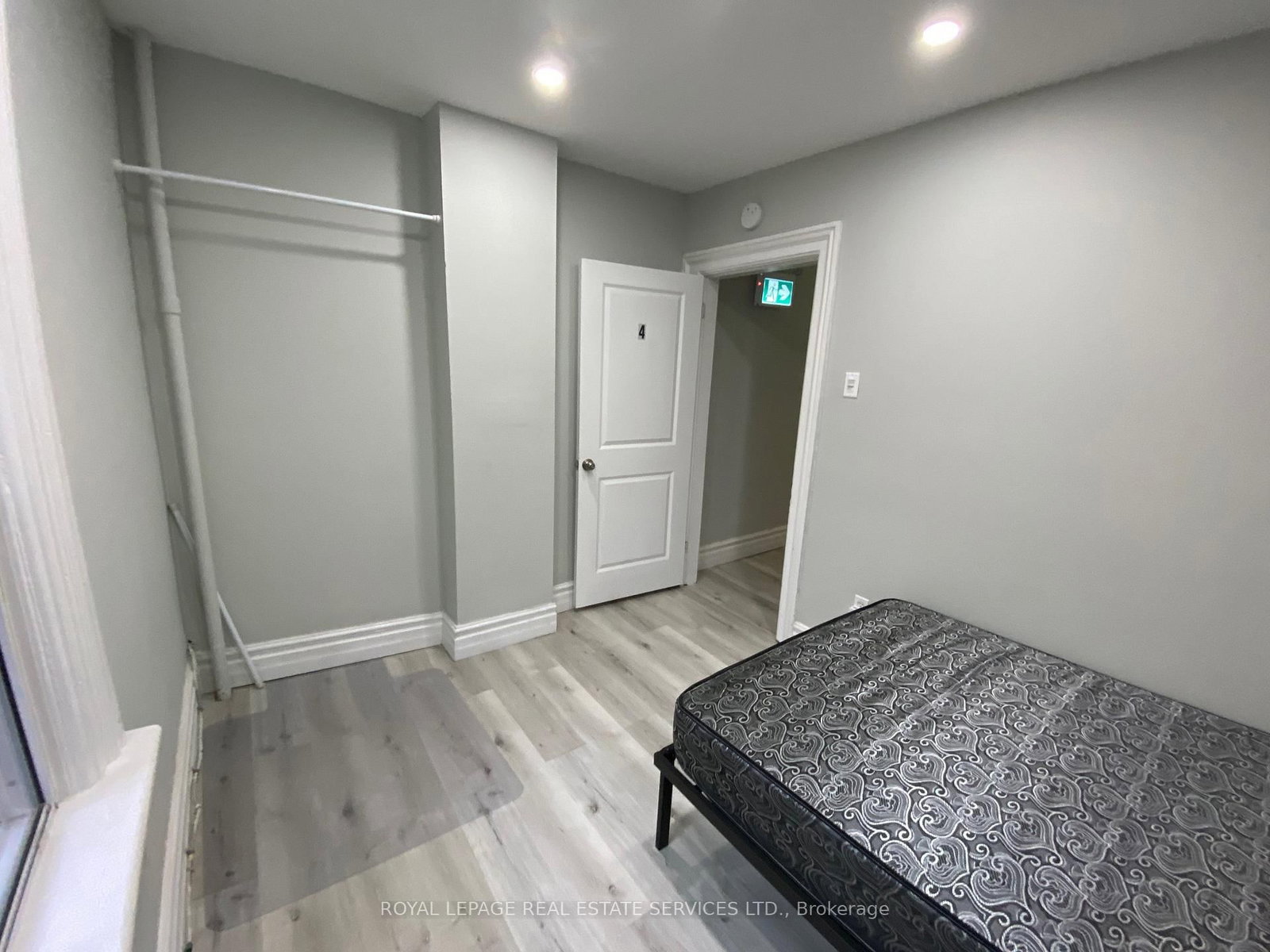 206 Carlton Street, Unit 203 - Photo 9