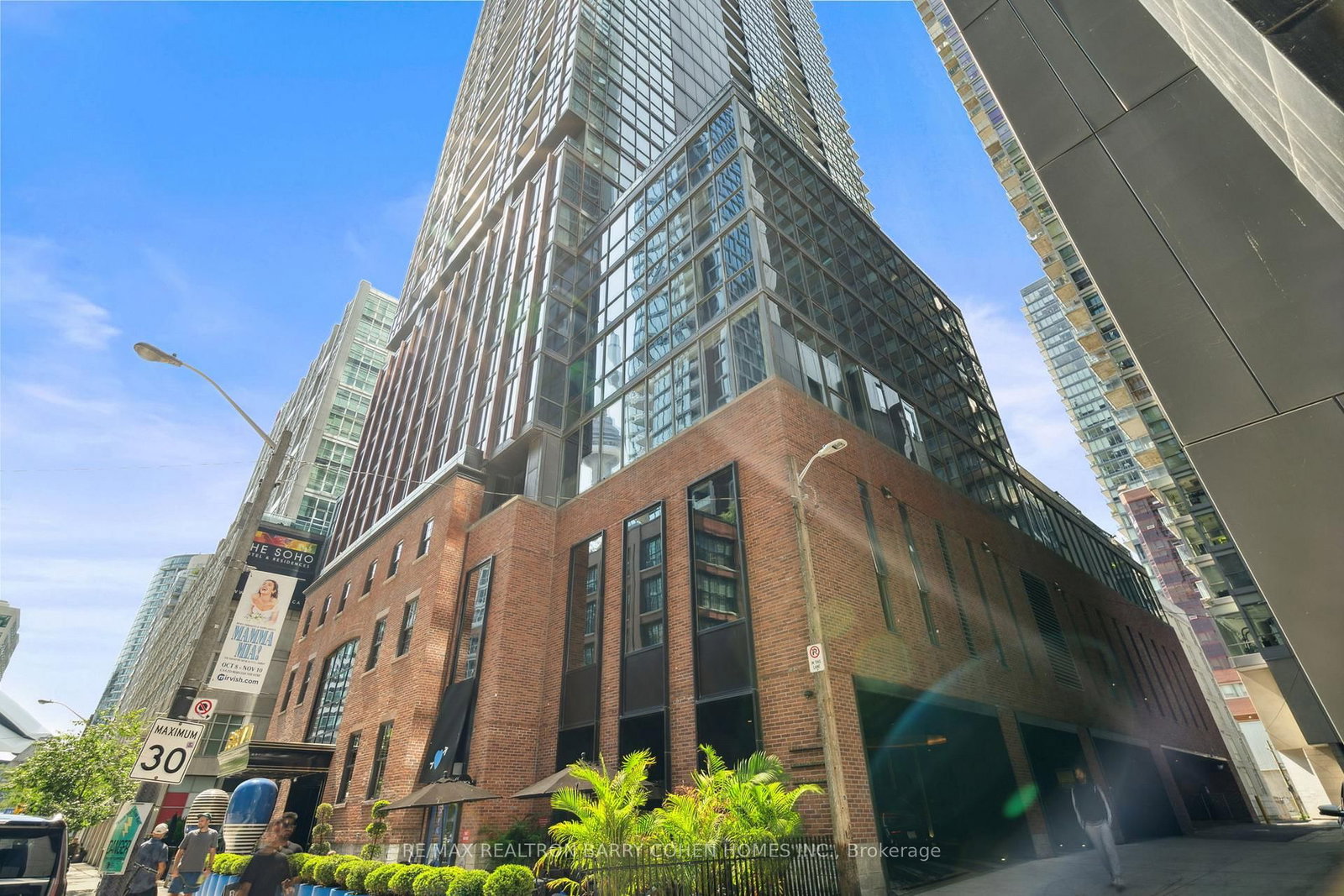 88 Blue Jays Way, Unit 1115