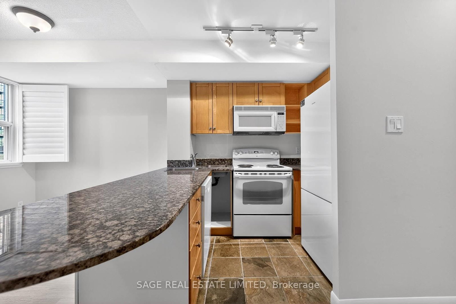 323 Richmond Street E, Unit 220 - Photo 9