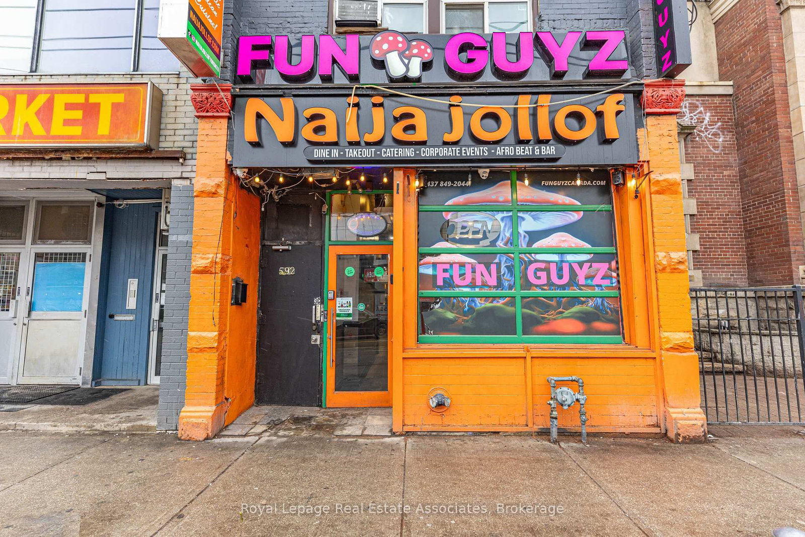 592 Queen Street W - Photo 2