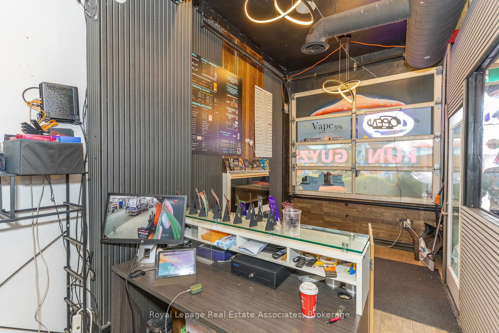 592 Queen Street W - Photo 3