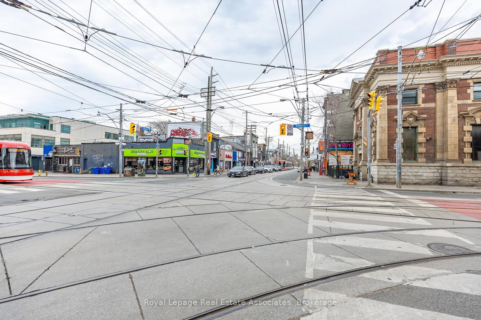 592 Queen Street W - Photo 7