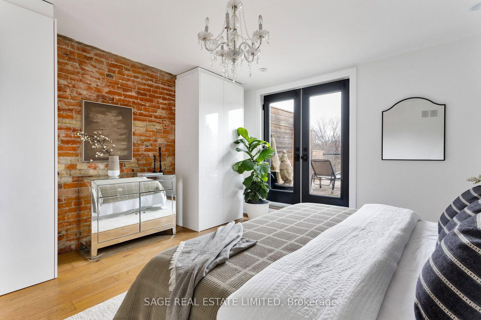 Semi-Detached House for sale at 221 Crawford Street, Toronto, Ontario, M6J 2V5 - Trinity-Bellwoods - MLS: C12991972