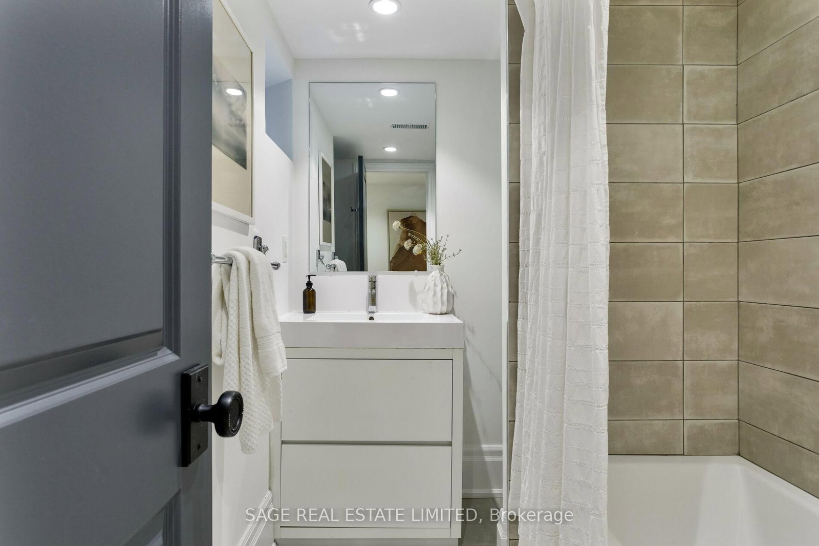 Semi-Detached House for sale at 221 Crawford Street, Toronto, Ontario, M6J 2V5 - Trinity-Bellwoods - MLS: C12991972