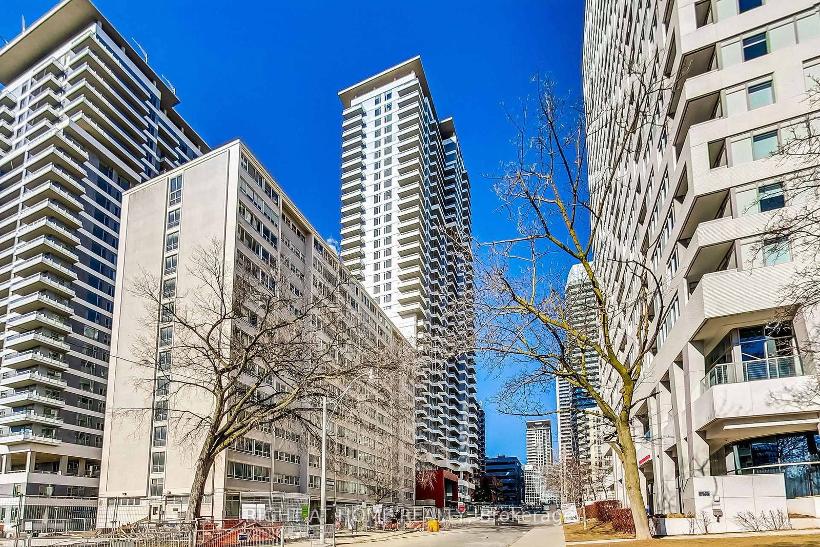 50 Dunfield Avenue, Unit 2113 - Photo 3