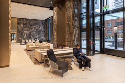 814-127 Broadway Avenue South, Toronto, Ontario image-0-3