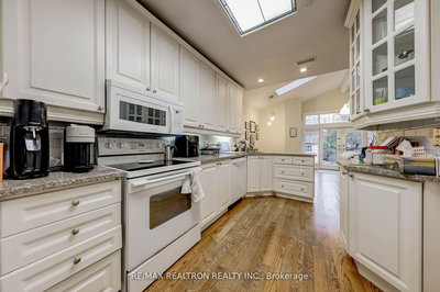 34 Haddon Street, Toronto, Ontario image-0-4