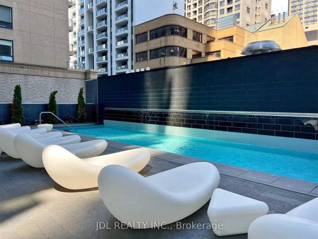 2002 - 42 Charles Street E