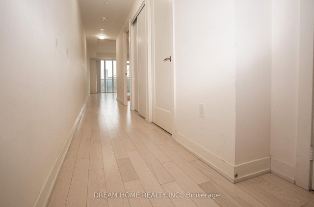 816 - 330 Richmond Street W