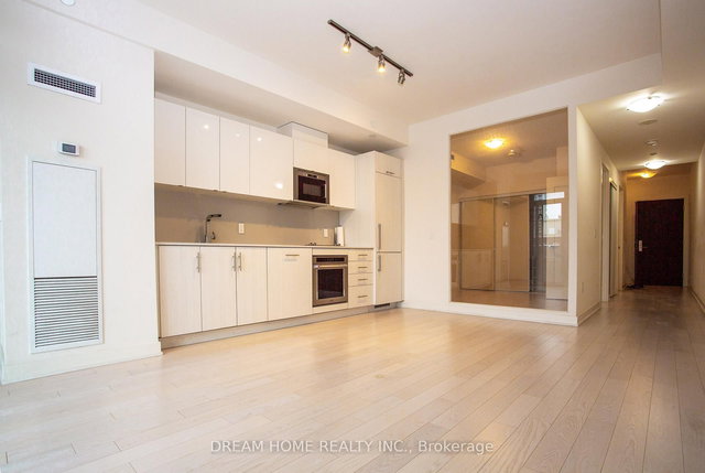 816 - 330 Richmond Street W