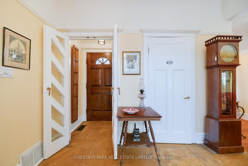 56 Poplar Plains Rd, Toronto, M4V 2M8 | Image 3