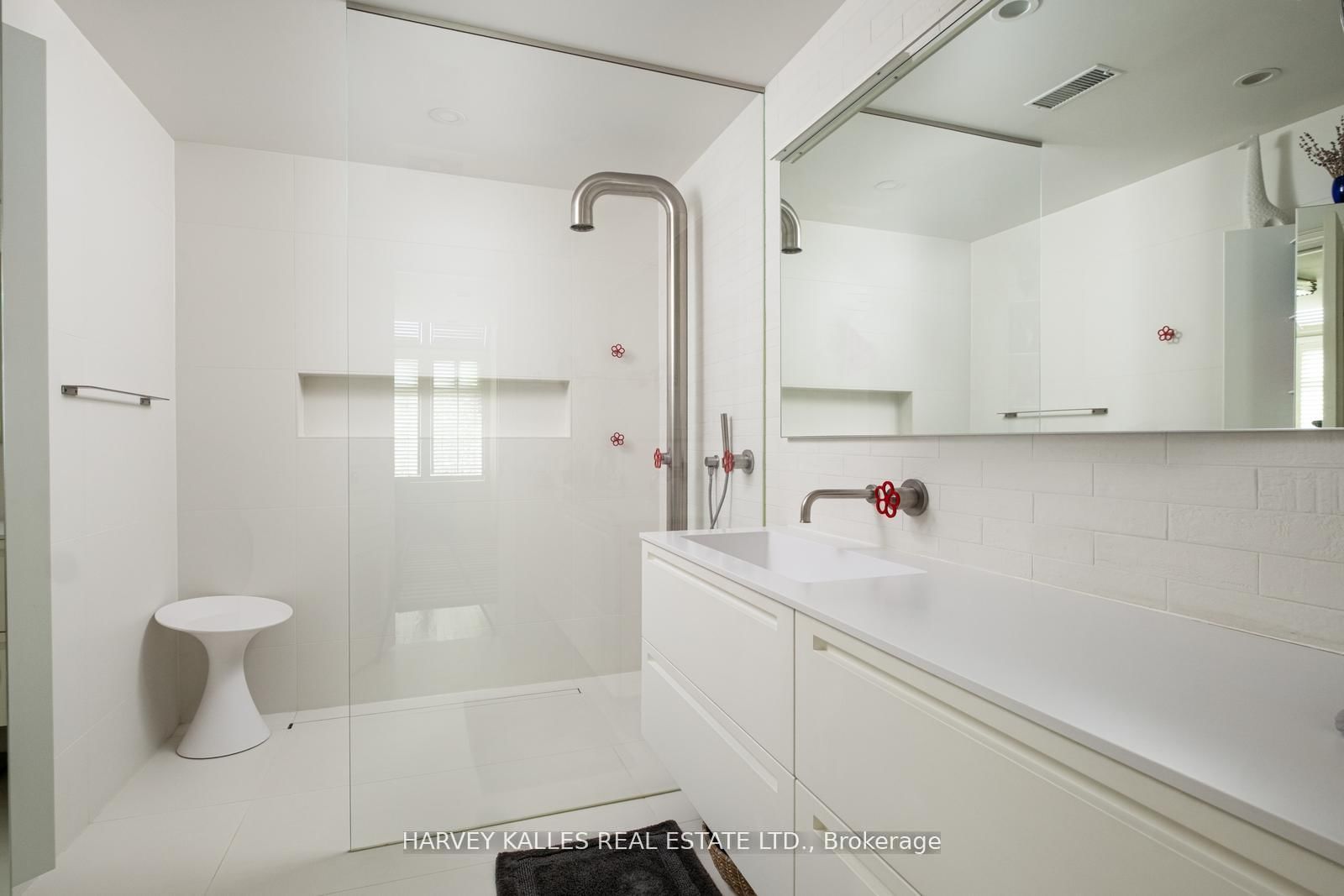 12 Macpherson Avenue, Unit 3 - Photo 15