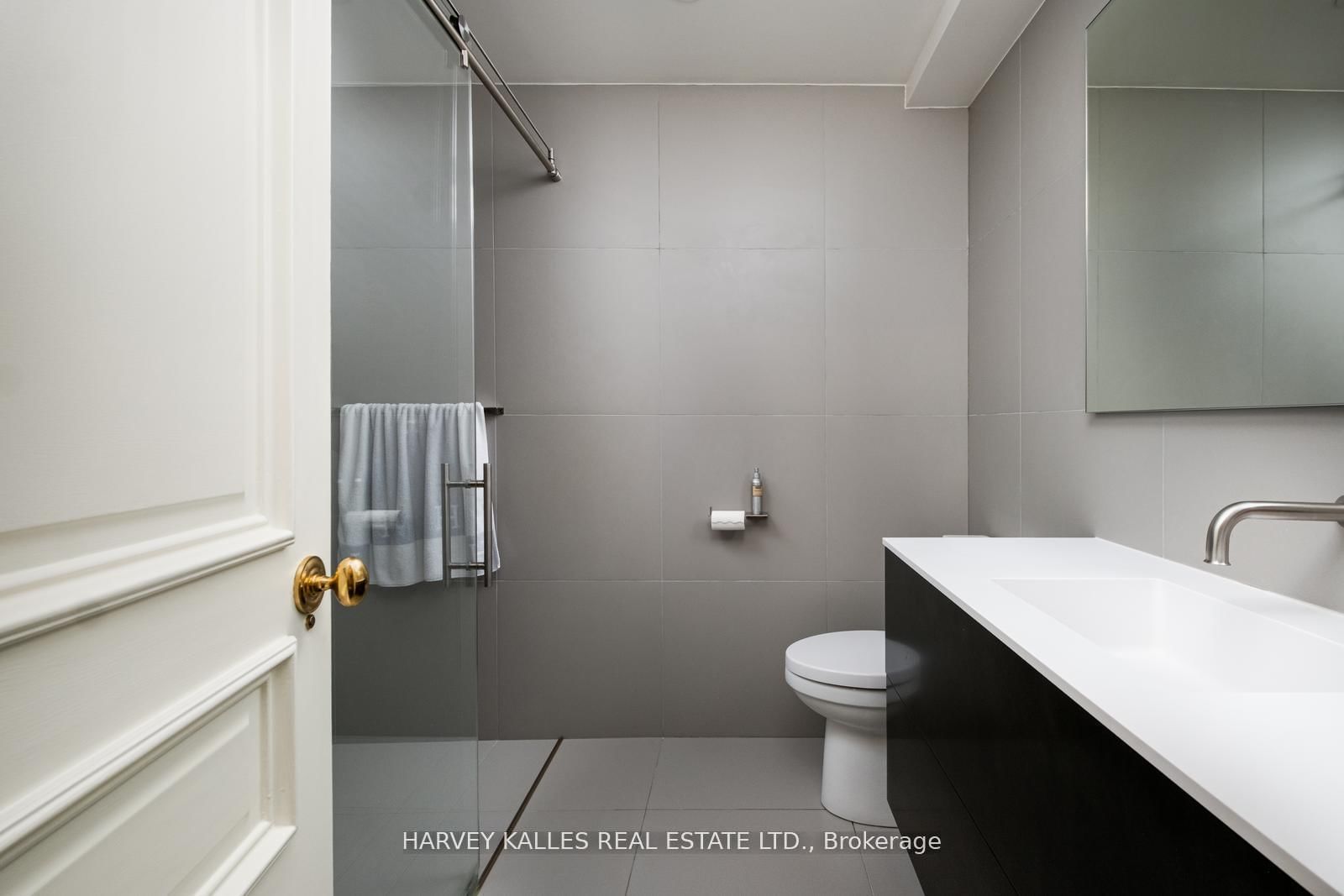 12 Macpherson Avenue, Unit 3 - Photo 20