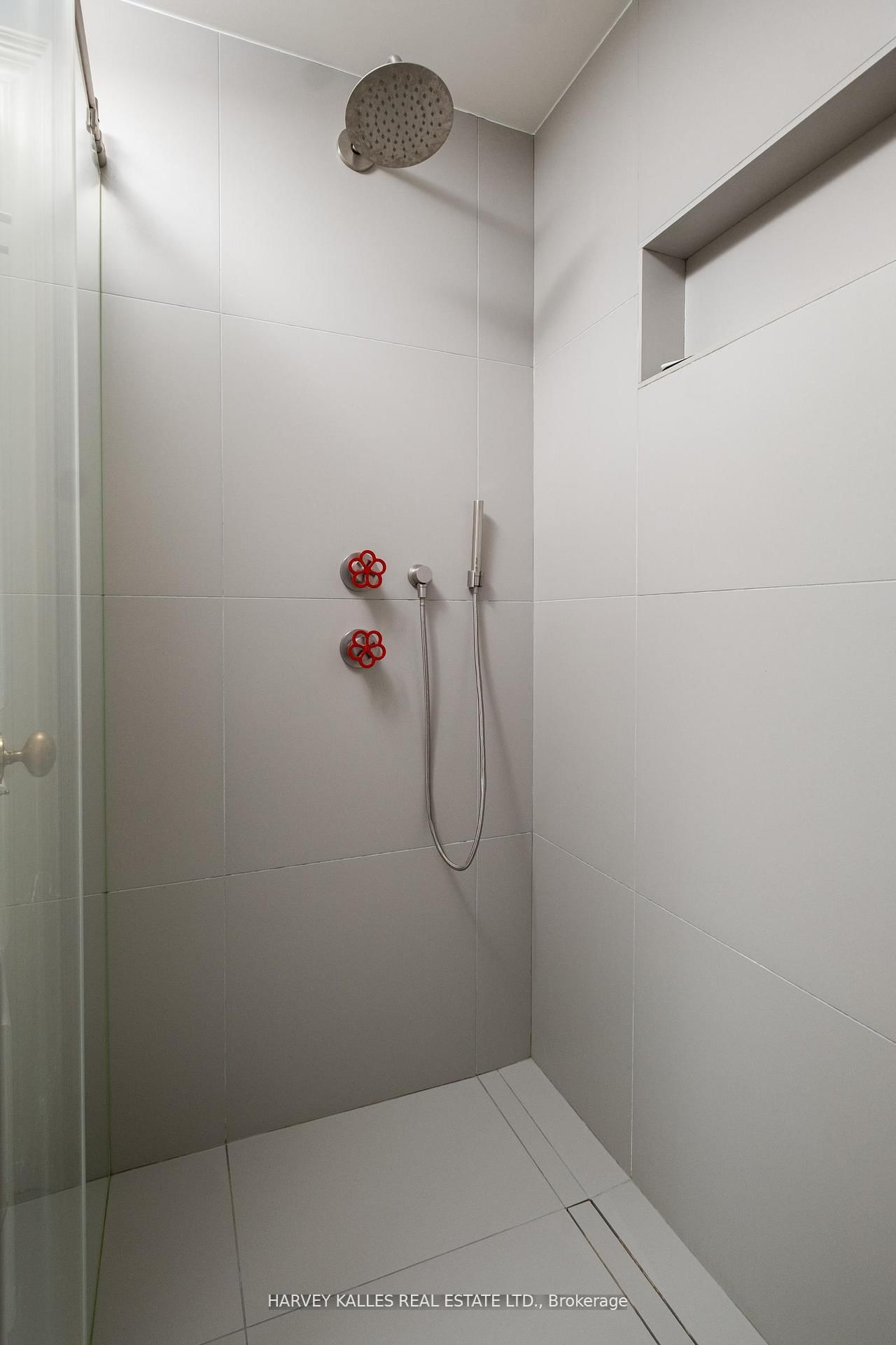 12 Macpherson Avenue, Unit 3 - Photo 21