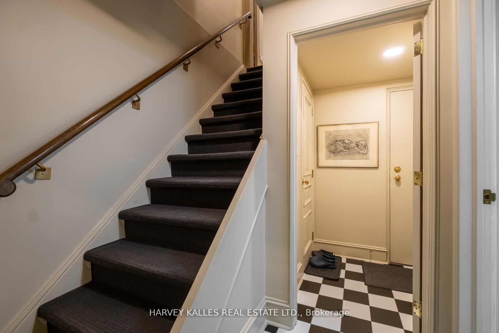 12 Macpherson Avenue, Unit 3 - Photo 29