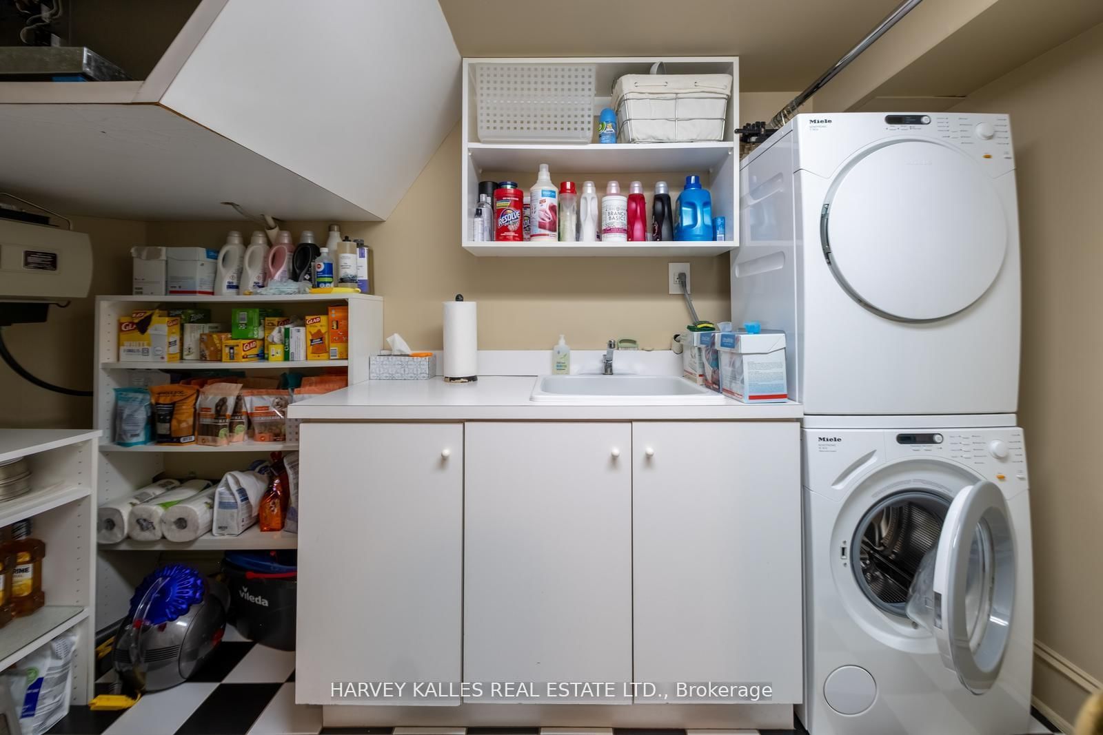 12 Macpherson Avenue, Unit 3 - Photo 30