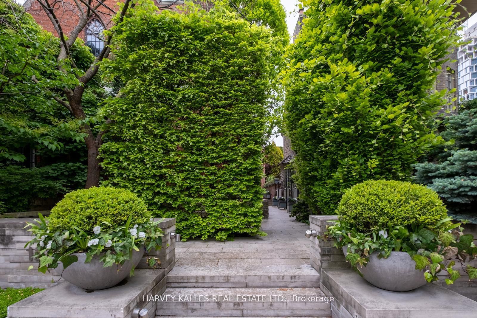 12 Macpherson Avenue, Unit 3 - Photo 34