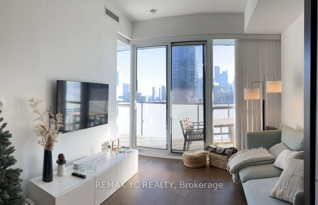 2102 - 15 Grenville Street