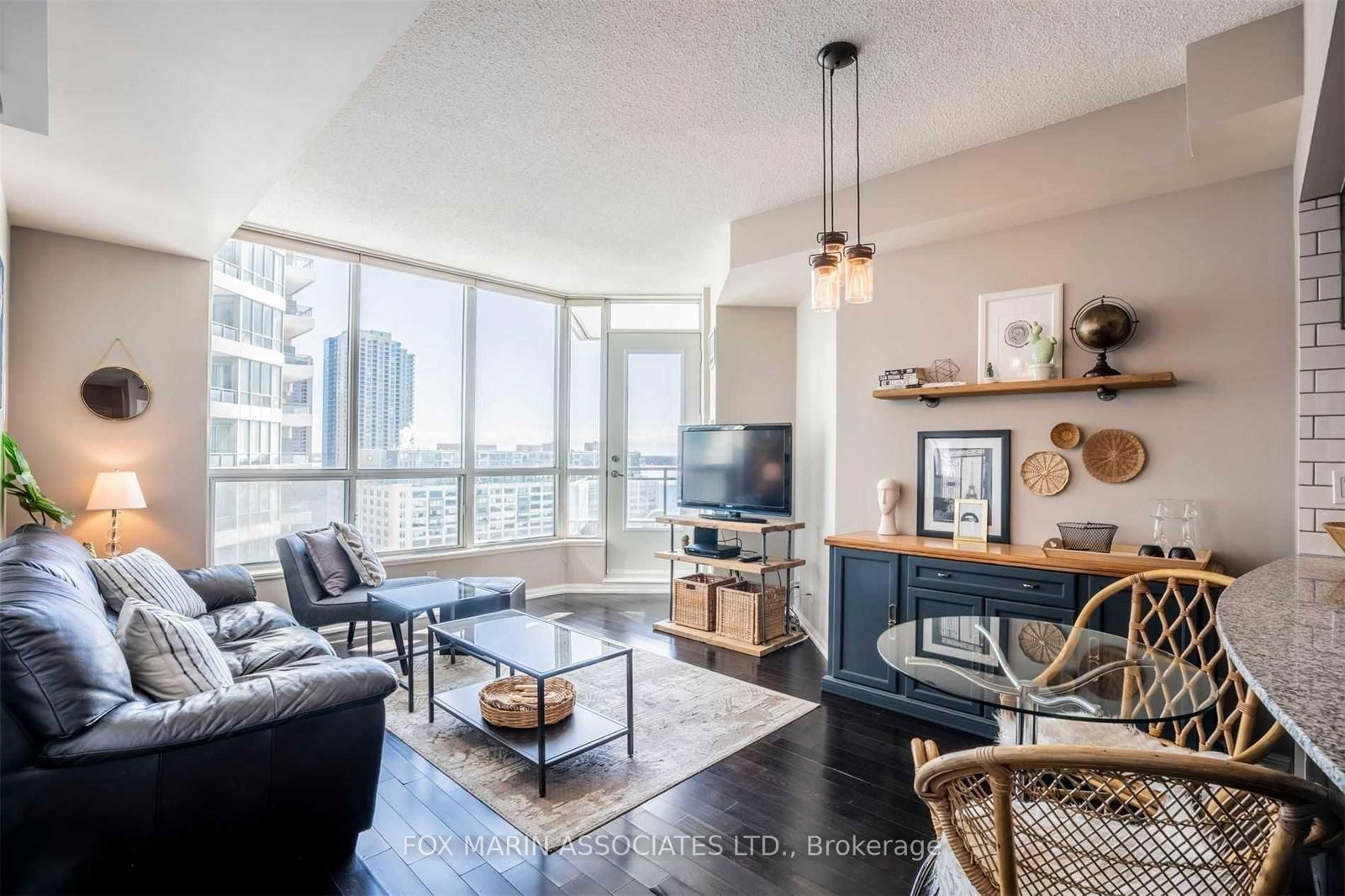 230 Queens Quay W, Unit 1817