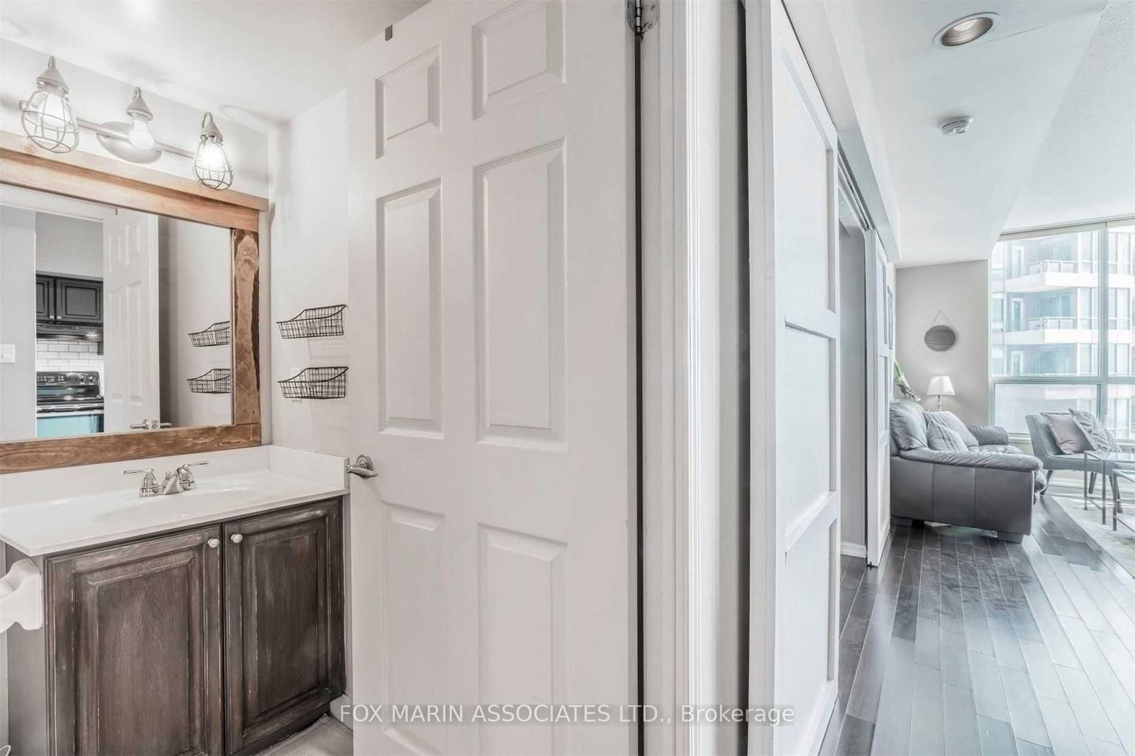 230 Queens Quay W, Unit 1817 - Photo 10