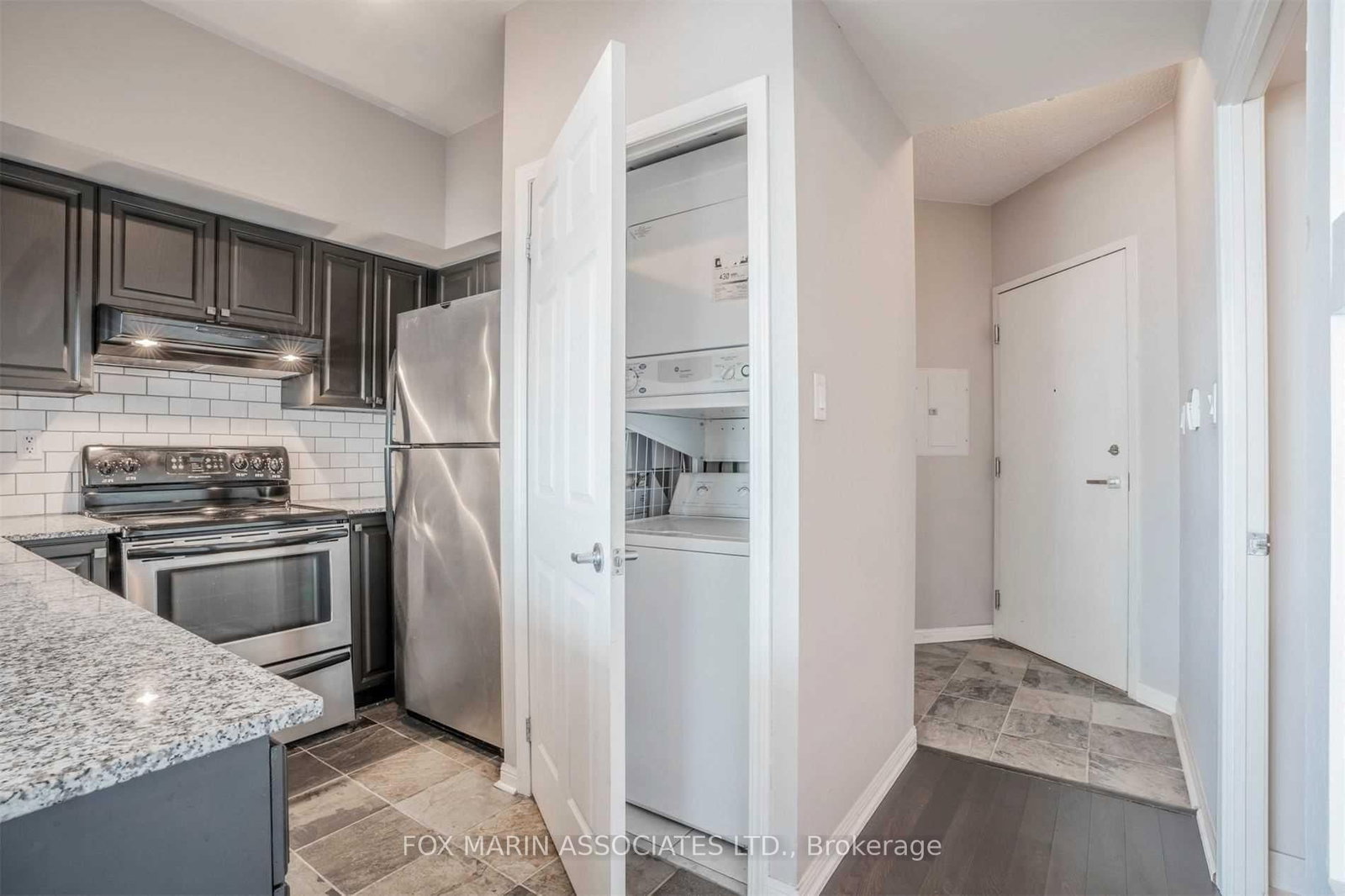 230 Queens Quay W, Unit 1817 - Photo 14