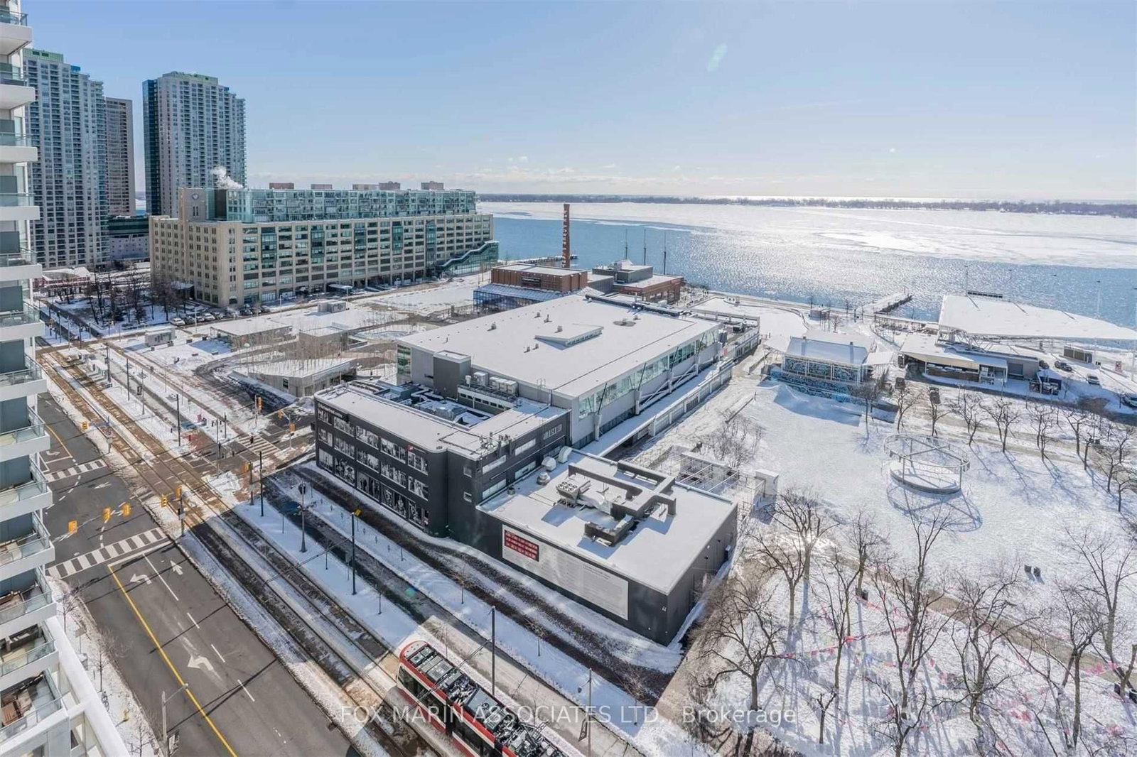 230 Queens Quay W, Unit 1817 - Photo 17