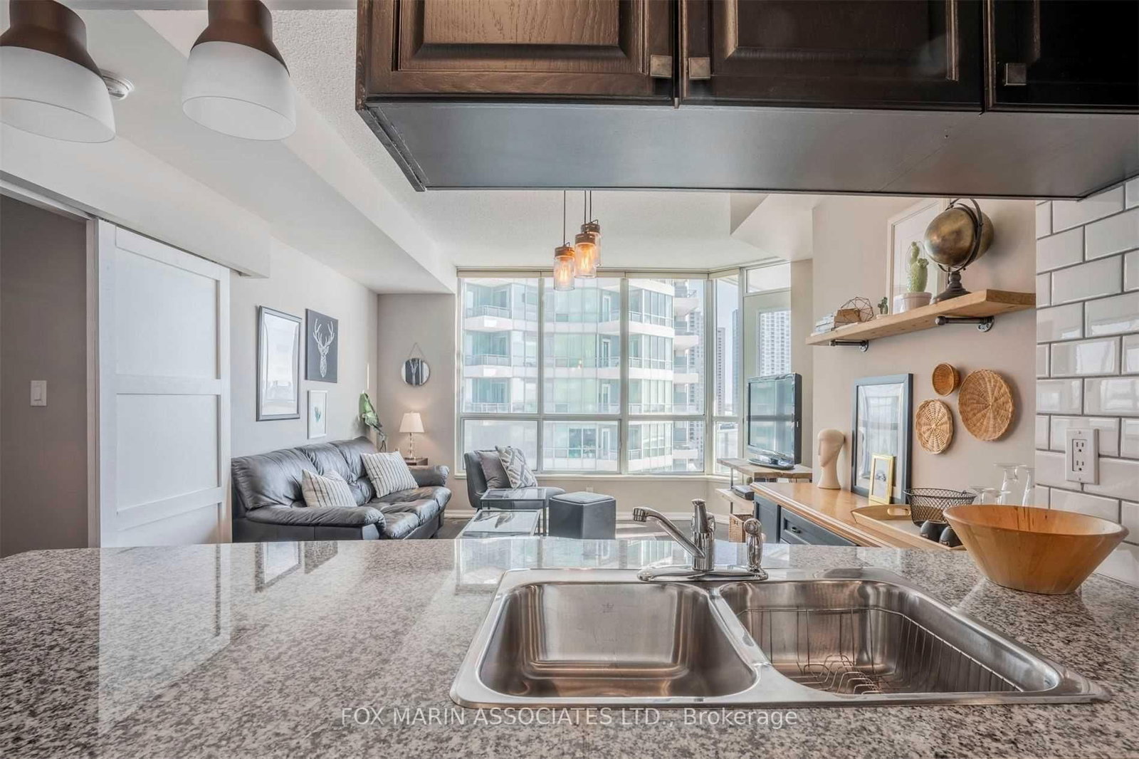 230 Queens Quay W, Unit 1817 - Photo 18