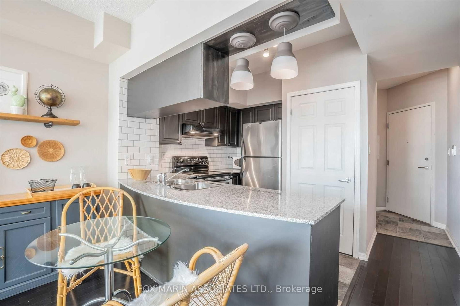 230 Queens Quay W, Unit 1817 - Photo 4