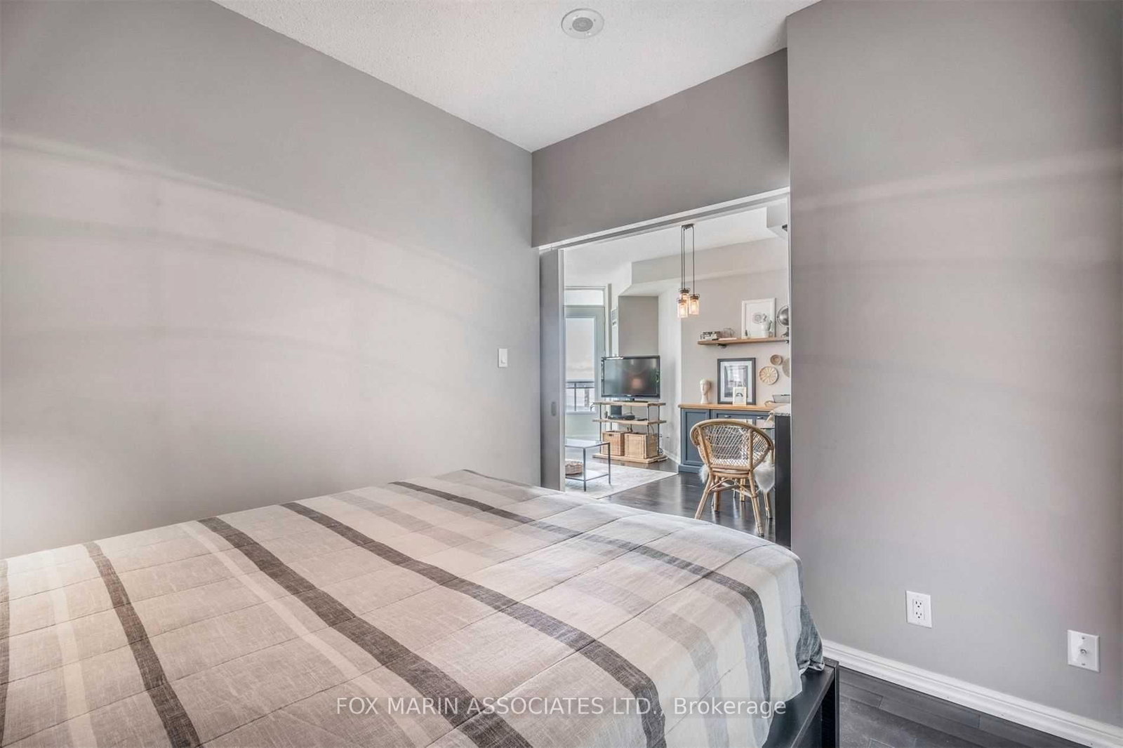 230 Queens Quay W, Unit 1817 - Photo 8