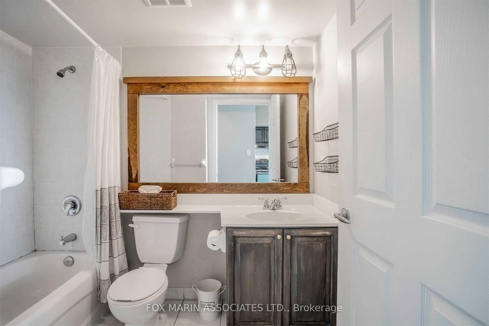 230 Queens Quay W, Unit 1817 - Photo 9