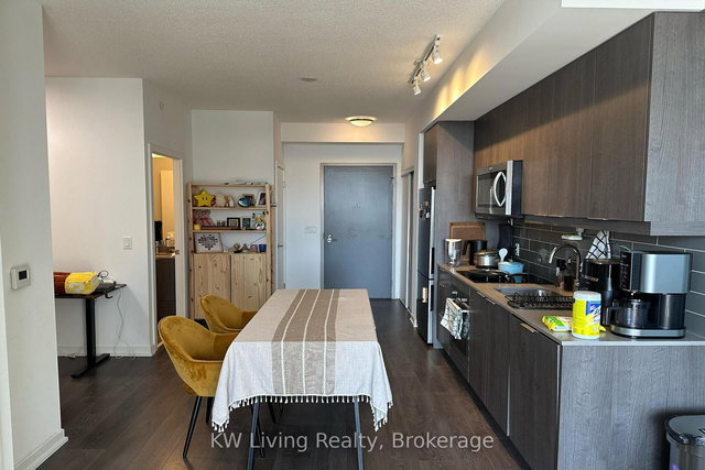 802 - 36 Forest Manor Road