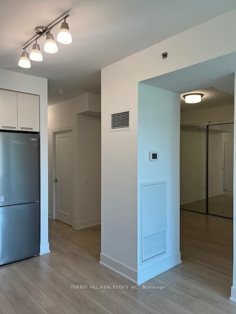 310 Tweedsmuir Avenue, Unit 401 - Photo 9