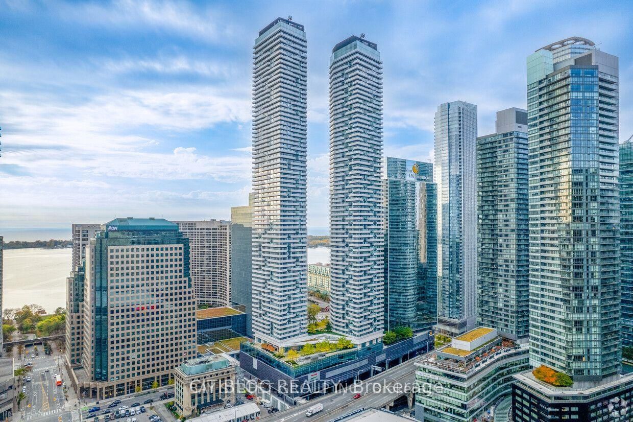 88 Harbour Street, Unit 2011 - Photo 2