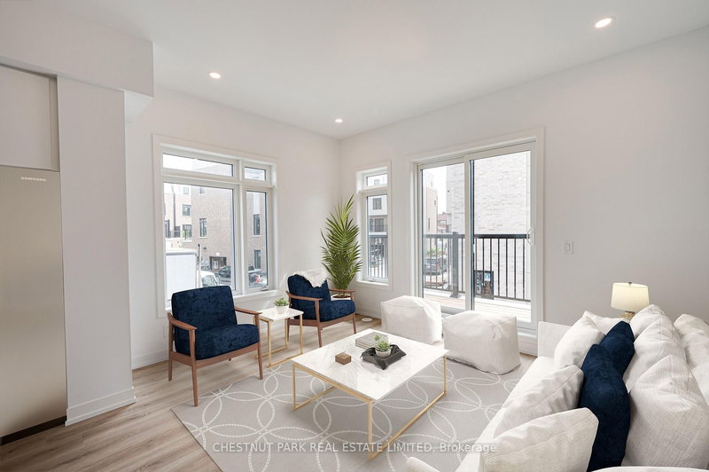 15 Case Ootes Dr, Toronto, M4A 1C5 | Image 3