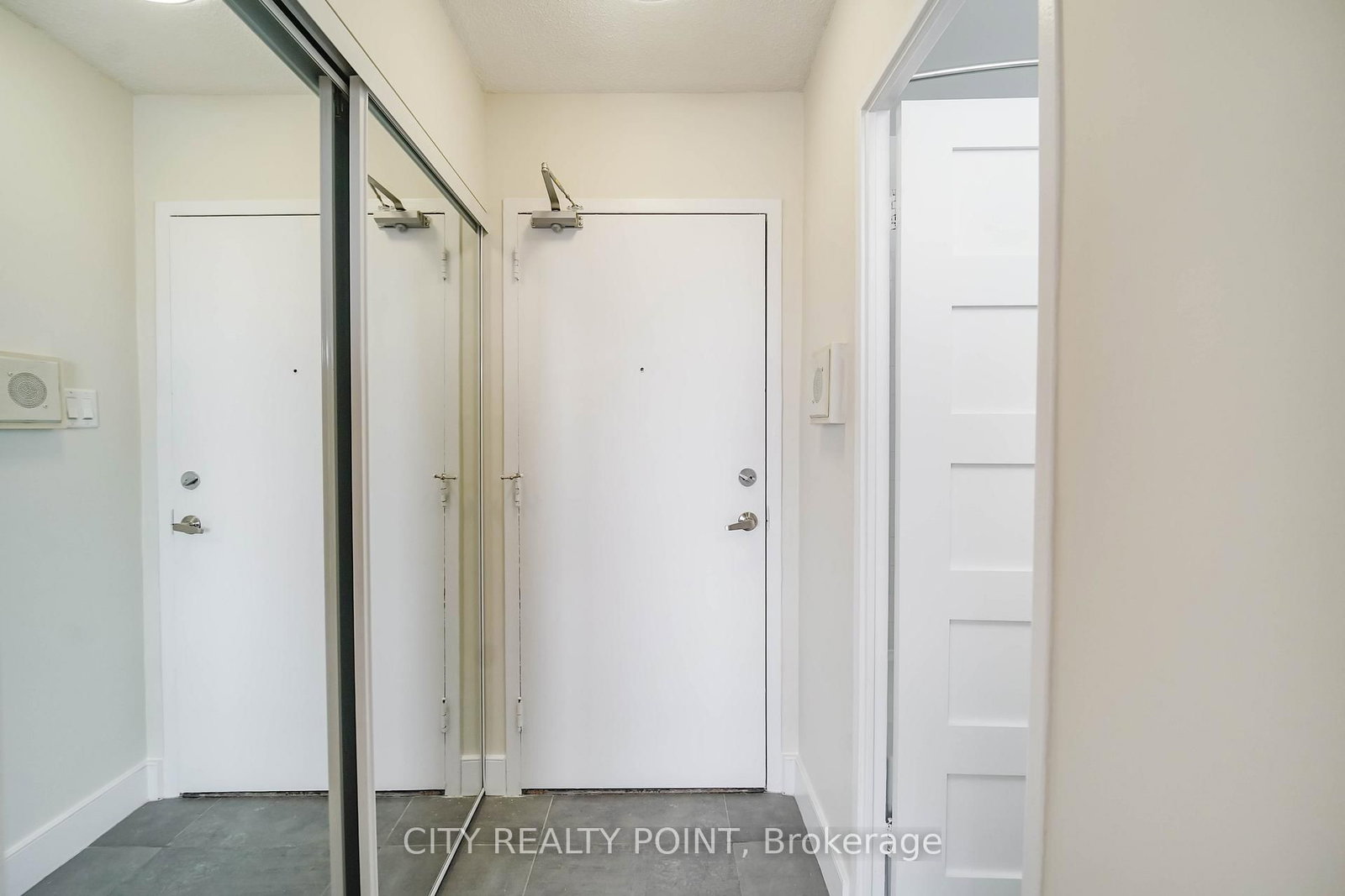 666 Spadina Avenue, Unit 1401 - Photo 2