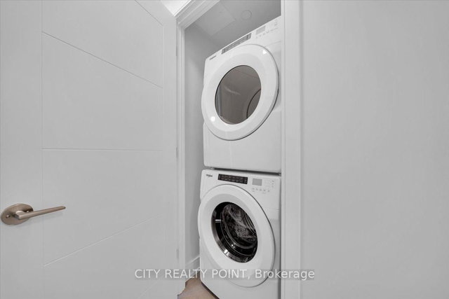 209 - 664 Spadina Avenue