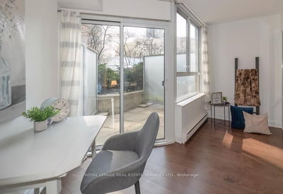 320-711 Bay Street, Toronto, Ontario